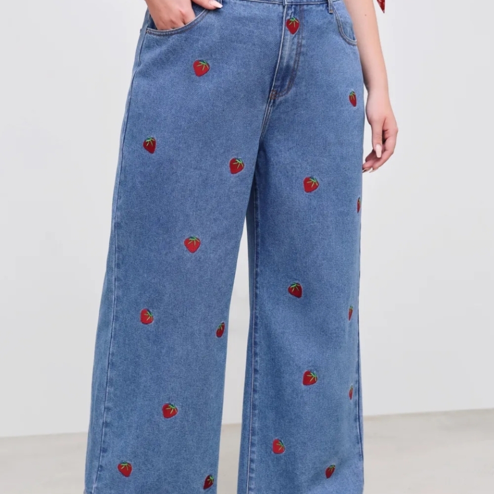 🍓🍓Cider Wide-Leg Jeans with Red Strawberry Embroidery 🍓NWT